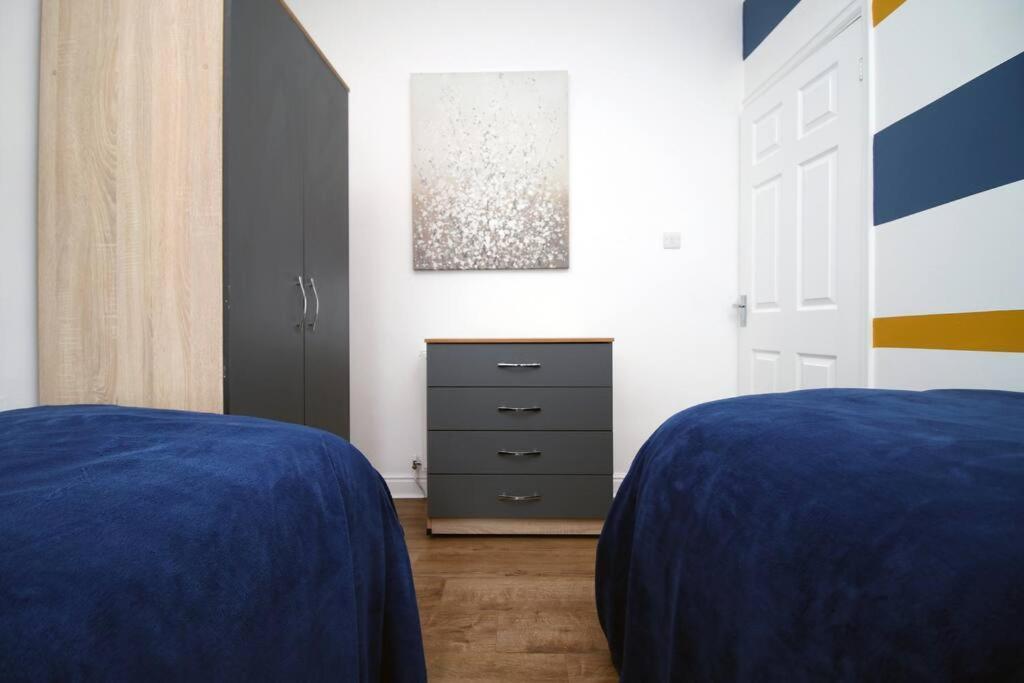 Holiday House For 7 Guests, Free Wi-Fi & Self Check-In Explore Newport Villa Exterior photo