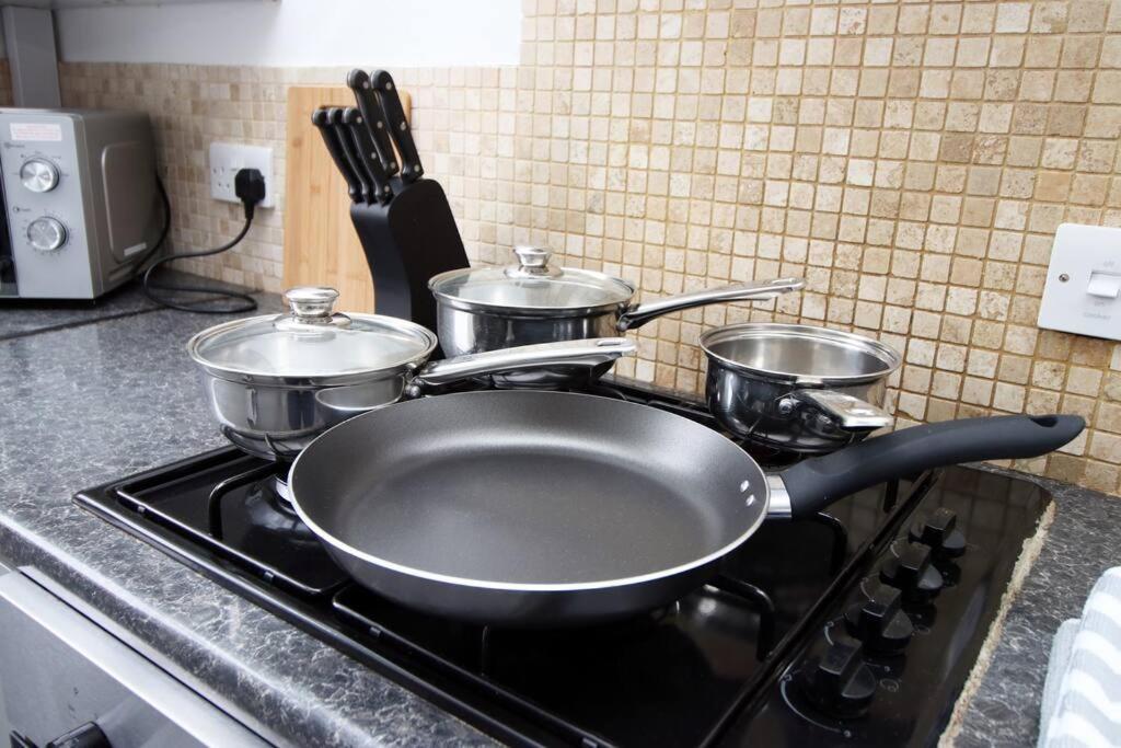 Holiday House For 7 Guests, Free Wi-Fi & Self Check-In Explore Newport Villa Exterior photo
