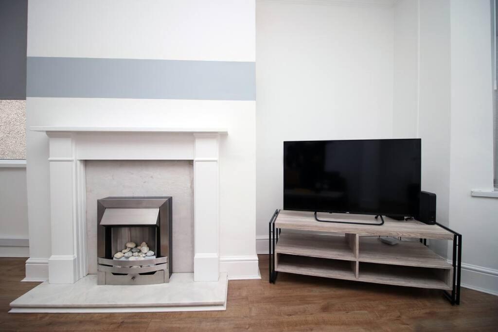 Holiday House For 7 Guests, Free Wi-Fi & Self Check-In Explore Newport Villa Exterior photo